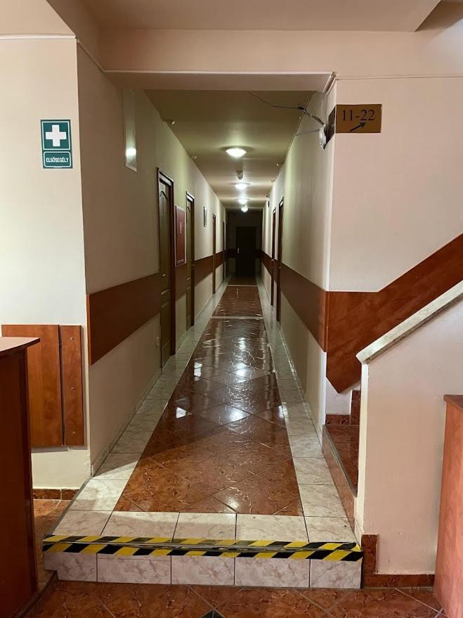 Vasmacska Panzio Hotel Komárom Buitenkant foto