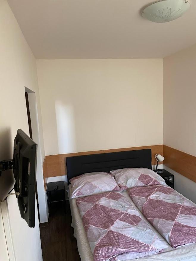 Vasmacska Panzio Hotel Komárom Buitenkant foto